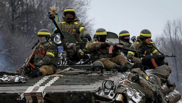 Бронемашина украински военных возле Дебальцево Бронемашина украински военных возле Дебальцево