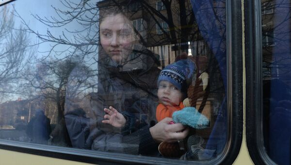 Беженцы в салоне автобуса, который отправляется из Донецка в Россию. Архивное фото Беженцы в салоне автобуса, который отправляется из Донецка в Россию. Архивное фото