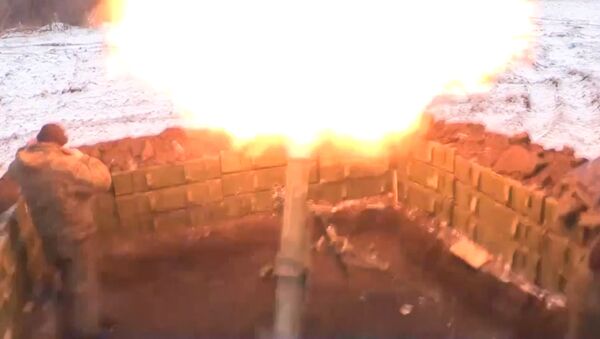 БМП-2 и выстрелы из миномета на позициях ополченцев ЛНР. Кадры боя БМП-2 и выстрелы из миномета на позициях ополченцев ЛНР. Кадры боя