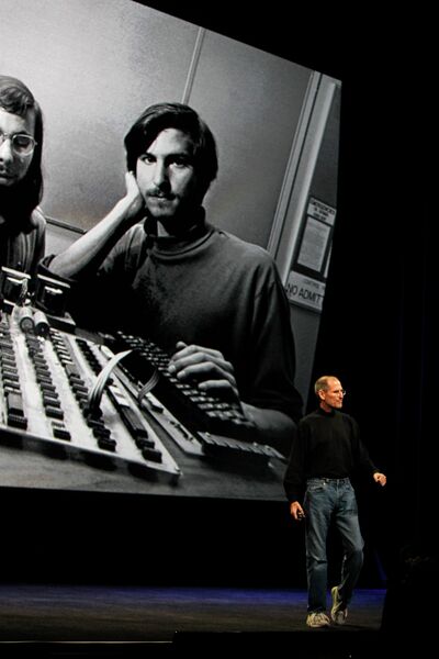 Один из основателей, председатель совета директоров и CEO корпорации Apple Стив Джобс. 2010 год Один из основателей, председатель совета директоров и CEO корпорации Apple Стив Джобс. 2010 год