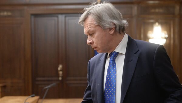 Председатель комитета Государственной Думы РФ по международным делам Алексей Пушков перед началом встречи председателя Государственной Думы РФ Сергея Нарышкина с председателем Парламентской ассамблеи ОБСЕ Илккой Канервой в Государственной Думе РФ. Архивное фото Председатель комитета Государственной Думы РФ по международным делам Алексей Пушков перед началом встречи председателя Государственной Думы РФ Сергея Нарышкина с председателем Парламентской ассамблеи ОБСЕ Илккой Канервой в Государственной Думе РФ. Архивное фото