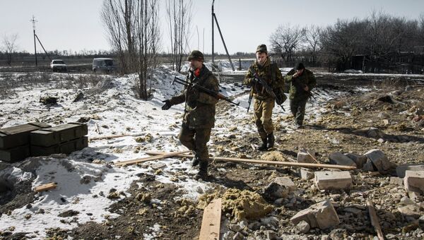 Ополченцы Донецкой народной республики в окрестностях Дебальцево Ополченцы Донецкой народной республики в окрестностях Дебальцево