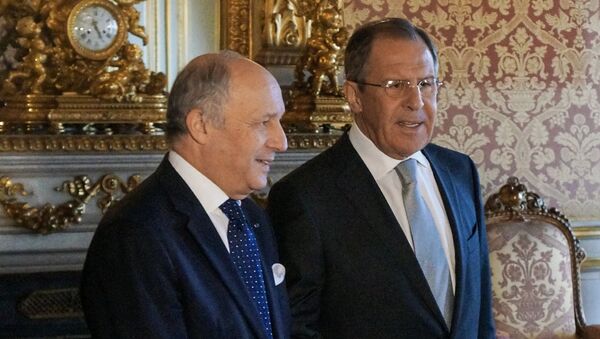 Министр иностранных дел РФ Сергей Лавров и министр иностранных дел Франции Лоран Фабиус перед встречей глав МИД нормандской четверки Министр иностранных дел РФ Сергей Лавров и министр иностранных дел Франции Лоран Фабиус перед встречей глав МИД нормандской четверки