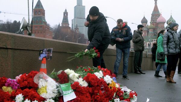 На месте убийства Бориса Немцова в Москве. Архивное фото На месте убийства Бориса Немцова в Москве. Архивное фото