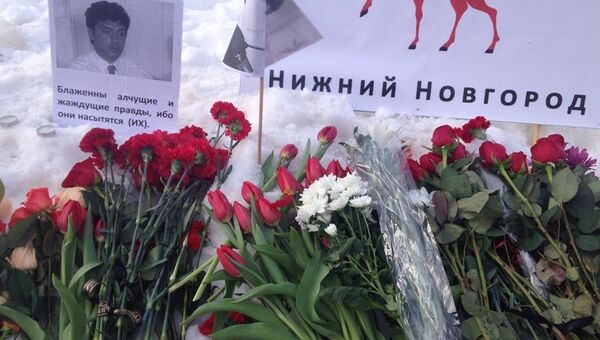 Акция в память о Борисе Немцове в Нижнем Новгороде Акция в память о Борисе Немцове в Нижнем Новгороде