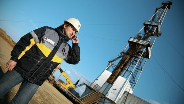 Нефтяная вышка ОАО НК Роснефть. Архивное фото Нефтяная вышка ОАО НК Роснефть. Архивное фото
