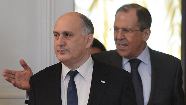 Министр иностранных дел РФ Сергей Лавров и глава МИД Республики Абхазия Вячеслав Чирикба во время встречи в особняке МИД РФ в Москве Министр иностранных дел РФ Сергей Лавров и глава МИД Республики Абхазия Вячеслав Чирикба во время встречи в особняке МИД РФ в Москве