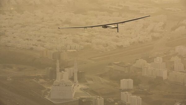 Самолет Solar Impulse 2 во время кругосветного полета Самолет Solar Impulse 2 во время кругосветного полета