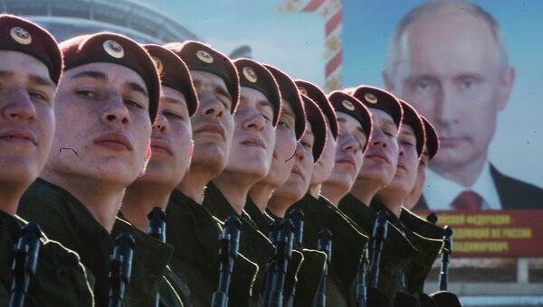Военнослужащие Отдельной дивизии оперативного назначения им. Дзержинского внутренних войск МВД России. Архивное фото Военнослужащие Отдельной дивизии оперативного назначения им. Дзержинского внутренних войск МВД России. Архивное фото