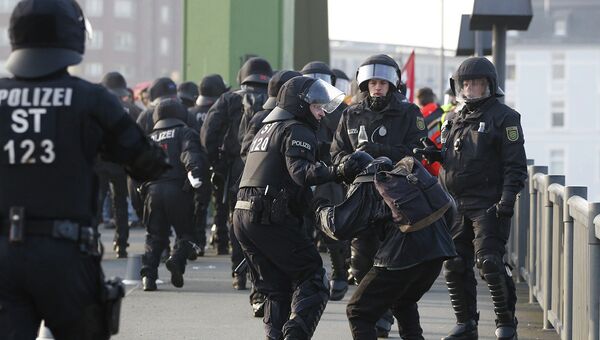 Акция протеста по случаю открытия во Франфурте-на-Майне нового офиса ЕЦБ Акция протеста по случаю открытия во Франфурте-на-Майне нового офиса ЕЦБ