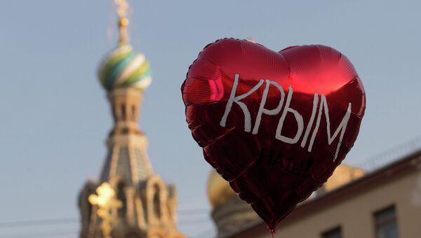 Воздушный шар во время праздничного митинга в честь воссоединения Крыма и Севастополя с Россией. Архивное фото Воздушный шар во время праздничного митинга в честь воссоединения Крыма и Севастополя с Россией. Архивное фото