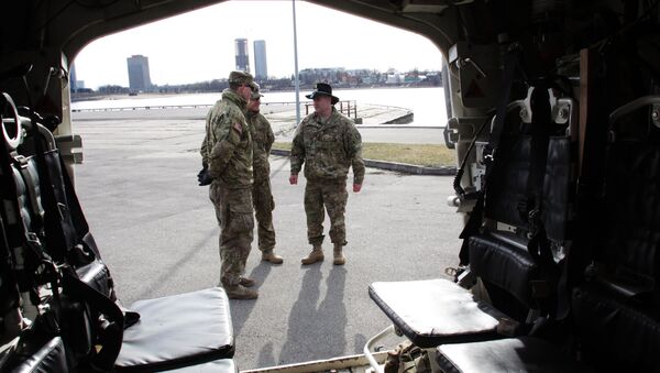 Показательный марш военнослужащих армии США. Архивное фото Показательный марш военнослужащих армии США. Архивное фото