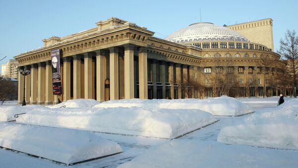 Здание Новосибирского государственного академического театра оперы и балета. Архивное фото Здание Новосибирского государственного академического театра оперы и балета. Архивное фото
