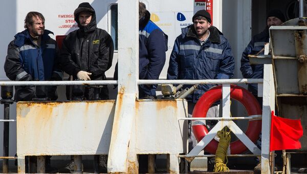 Моряки, спасенные с затонувшего траулера Дальний Восток Моряки, спасенные с затонувшего траулера Дальний Восток