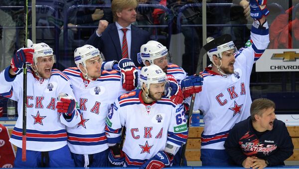 Игроки СКА радуются победе в финальном матче плей-офф Кубка Гагарина Континентальной хоккейной лиги Игроки СКА радуются победе в финальном матче плей-офф Кубка Гагарина Континентальной хоккейной лиги