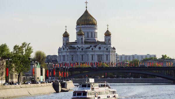 Вид на Храм Христа Спасителя в Москве. Вид на Храм Христа Спасителя в Москве.