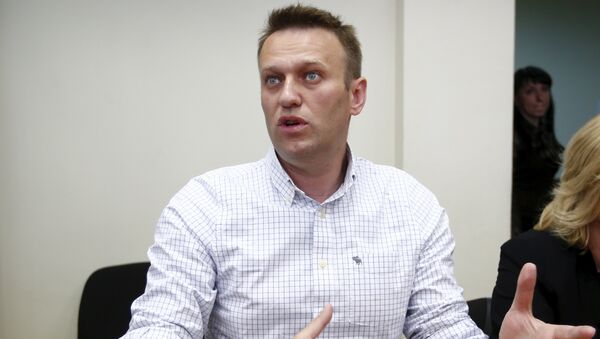 Алексей Навальный в Люблинском суде перед началом заседания 13 мая 2015 Алексей Навальный в Люблинском суде перед началом заседания 13 мая 2015