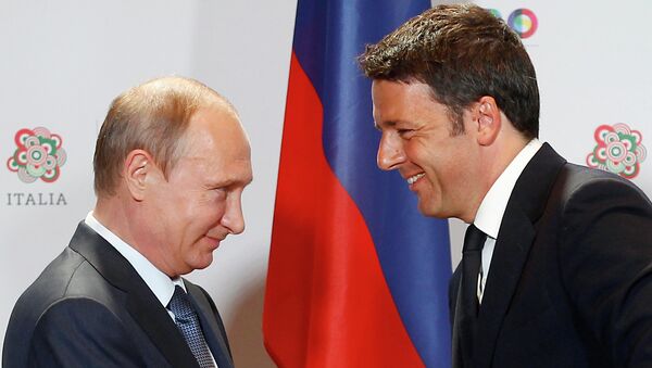 Президент России Владимир Путин и премьер-министр Италии Маттео Ренци во время совместной пресс-конференции в Милане Президент России Владимир Путин и премьер-министр Италии Маттео Ренци во время совместной пресс-конференции в Милане
