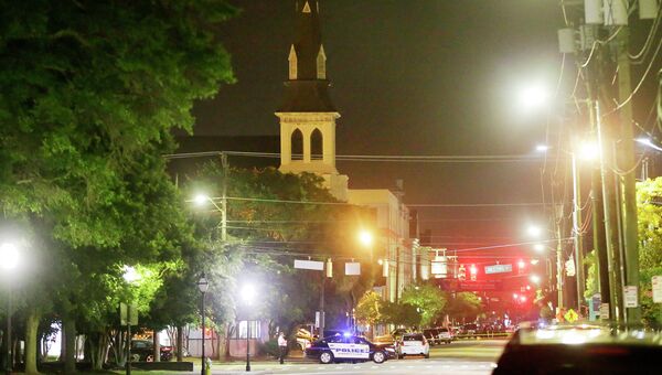 На месте стрельбы в Африканской методистской церкви в Чарлстоне. США, июнь 2015 На месте стрельбы в Африканской методистской церкви в Чарлстоне. США, июнь 2015