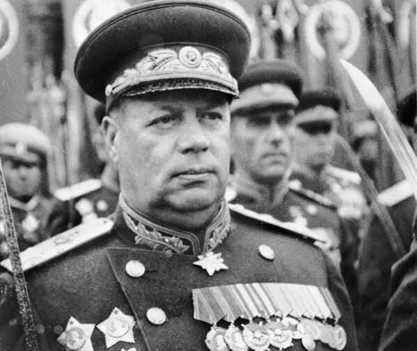 Маршал Советского Союза Федор Толбухин встречает Победу на параде в Москве Маршал Советского Союза Федор Толбухин встречает Победу на параде в Москве