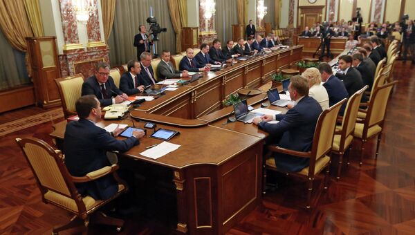 Премьер-министр РФ Д.Медведев провел заседание правительства РФ. Архивное фото Премьер-министр РФ Д.Медведев провел заседание правительства РФ. Архивное фото