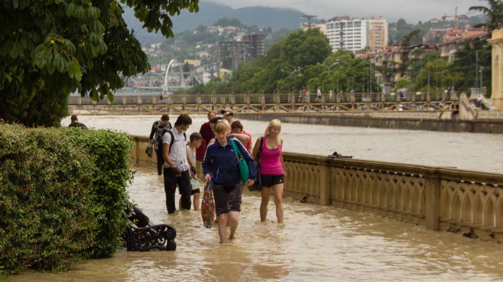 Мэр Сочи оценил ущерб от наводнения на курорте