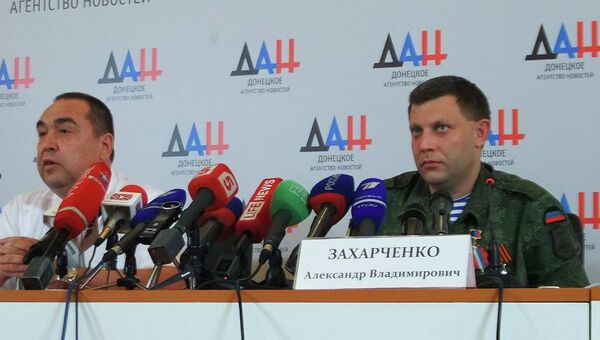 Глава ДНР Александр Захарченко и глава ЛНР Игорь Плотницкий. Архивное фото Глава ДНР Александр Захарченко и глава ЛНР Игорь Плотницкий. Архивное фото