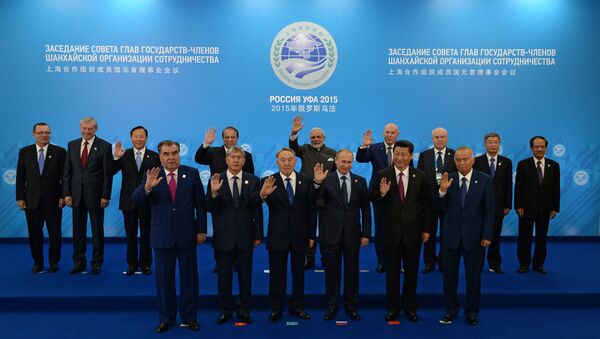 Совместное фотографирование глав государств-членов ШОС, глав государств и правительств стран-наблюдателей в ШОС и глав делегаций международных организаций Совместное фотографирование глав государств-членов ШОС, глав государств и правительств стран-наблюдателей в ШОС и глав делегаций международных организаций