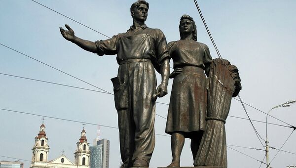 Советский памятник в Вильнюсе. Архивное фото Советский памятник в Вильнюсе. Архивное фото