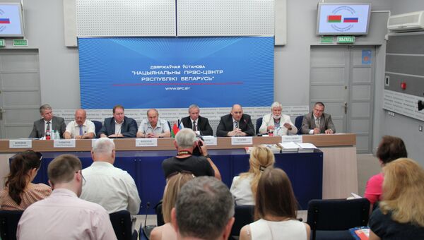 Круглый стол в рамках пресс-тура на тему Взаимодействие Беларуси и России в сфере энергетики Круглый стол в рамках пресс-тура на тему Взаимодействие Беларуси и России в сфере энергетики