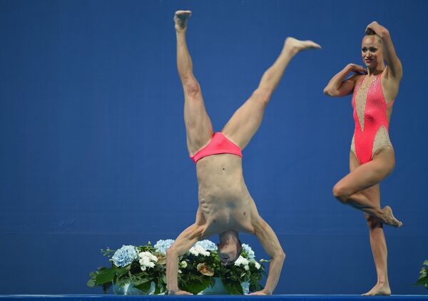 Кристина Джонс и Билл Мэй выступают на чемпионате мира FINA 2015 Кристина Джонс и Билл Мэй выступают на чемпионате мира FINA 2015