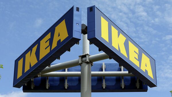 Вывеска Ikea у одного из магазинов сети Вывеска Ikea у одного из магазинов сети