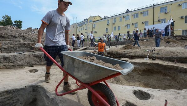 Археологи на раскопках Археологи на раскопках