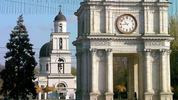 Триумфальная арка в Кишиневе. Архивное фото Триумфальная арка в Кишиневе. Архивное фото