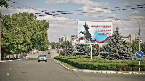 Улица 25 октября в Тирасполе. Архивное фото Улица 25 октября в Тирасполе. Архивное фото