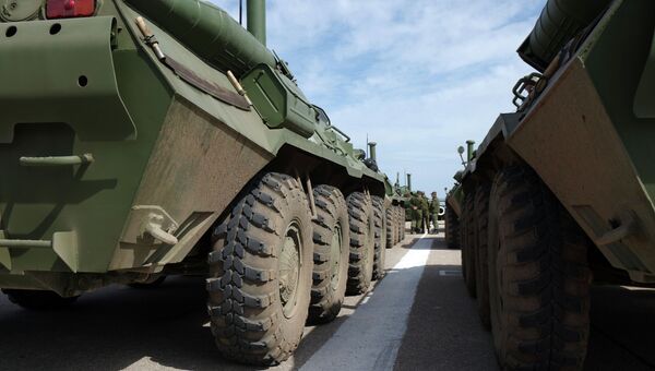 Бронетранспортеры БТР-80. Архивное фото Бронетранспортеры БТР-80. Архивное фото