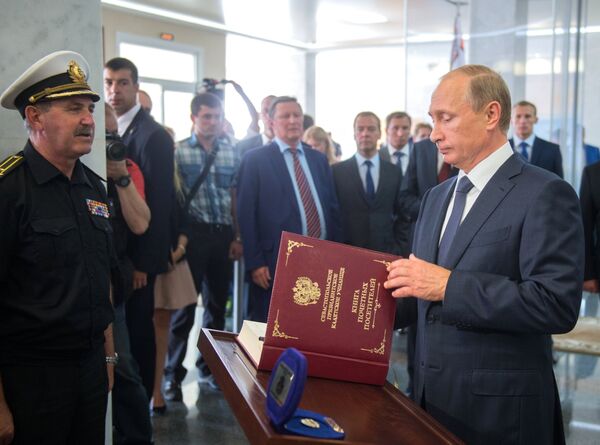 Рабочая поездка президента РФ В.Путина и премьер-министра РФ Д.Медведева в Крым Рабочая поездка президента РФ В.Путина и премьер-министра РФ Д.Медведева в Крым