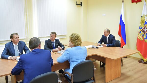 Рабочая поездка президента РФ В.Путина и премьер-министра РФ Д.Медведева в Крым Рабочая поездка президента РФ В.Путина и премьер-министра РФ Д.Медведева в Крым
