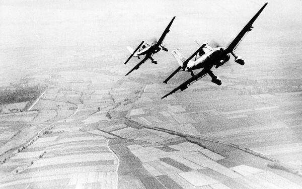 Немецкие пикирующие бомбардировщики Юнкерс Ju 87 Немецкие пикирующие бомбардировщики Юнкерс Ju 87