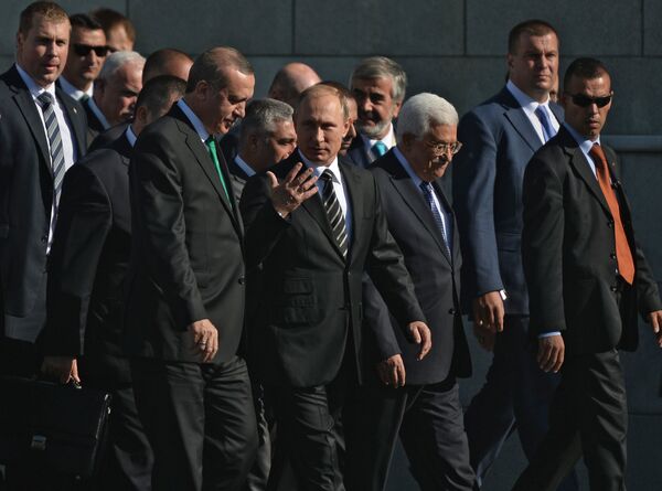 Президент РФ В.Путин принимает участие в церемонии открытия реконструированной Московской соборной мечети Президент РФ В.Путин принимает участие в церемонии открытия реконструированной Московской соборной мечети