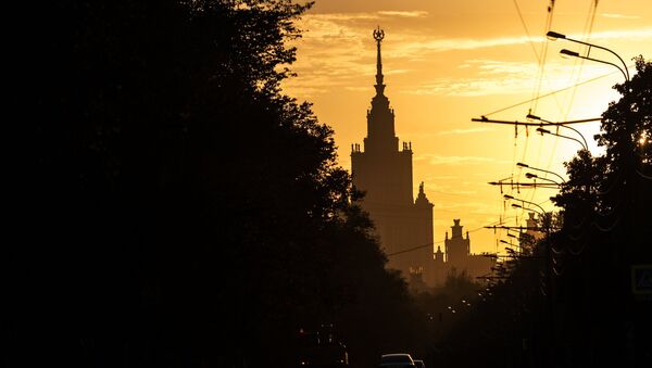 Главное здание Московского государственного университета (МГУ) на Воробьевых горах в Москве Главное здание Московского государственного университета (МГУ) на Воробьевых горах в Москве