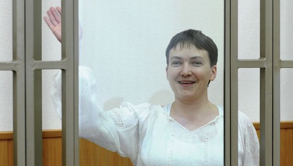 Украинская летчица Надежда Савченко на очередном заседании Донецкого городского суда Ростовской области. Архивное фото Украинская летчица Надежда Савченко на очередном заседании Донецкого городского суда Ростовской области. Архивное фото