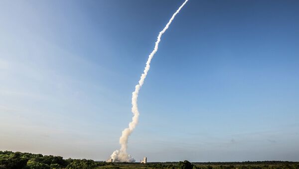 Старт ракеты Ariane со спутниками связи с космодрома Куру Старт ракеты Ariane со спутниками связи с космодрома Куру