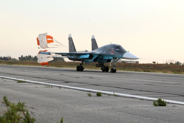 Российские самолеты СУ на аэродроме около Латакии Российские самолеты СУ на аэродроме около Латакии