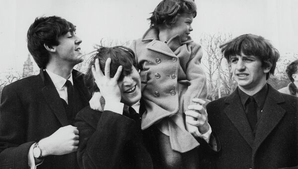 Группа The Beatles в Центральном парке Нью-Йорка, США. 1964 год Группа The Beatles в Центральном парке Нью-Йорка, США. 1964 год