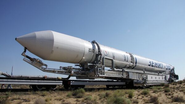 Вывоз ракеты космического назначения Зенит. Архивное фото Вывоз ракеты космического назначения Зенит. Архивное фото