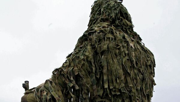 Военнослужащий на учениях морских пехотинцев береговых войск Балтийского флота в Калининградской области Военнослужащий на учениях морских пехотинцев береговых войск Балтийского флота в Калининградской области