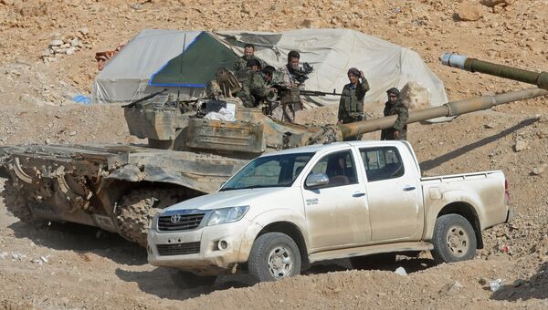 Солдаты Сирийской Арабской Армии (САА) на боевых позициях Солдаты Сирийской Арабской Армии (САА) на боевых позициях