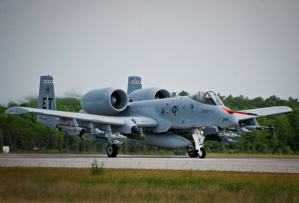Американский штурмовик A-10 Thunderbolt II (A-10 Тандерболт II) Американский штурмовик A-10 Thunderbolt II (A-10 Тандерболт II)