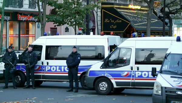 Полиция у театра Батаклан в Париже, 14 ноября 2015 Полиция у театра Батаклан в Париже, 14 ноября 2015